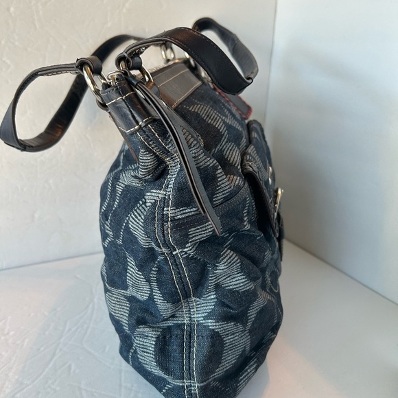 Coach NWOT Poppy Navy Denim Signature Optic Large Tote - Picture 6 of 14